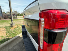 Cargar imagen en el visor de la Galería, Paneles Ford Super Duty 2020-2022 hechos a la medida
